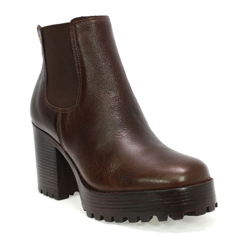 bota marrom tratorada